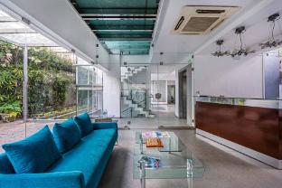 the pentouz lavelle road