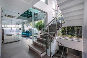 the pentouz lavelle road