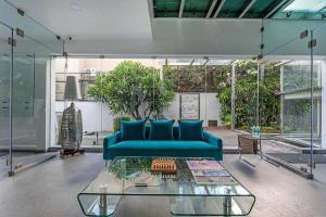 the pentouz lavelle road