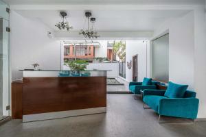 the pentouz lavelle road