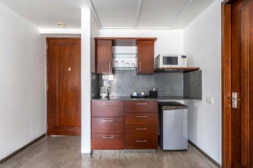 the pentouz lavelle road