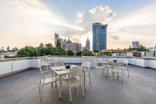 the pentouz lavelle road