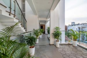 the pentouz lavelle road