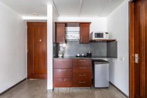 the pentouz lavelle road