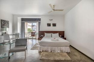 the pentouz lavelle road