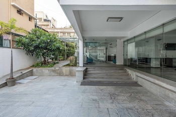 the pentouz lavelle road