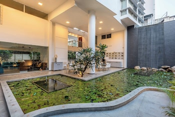 the pentouz lavelle road