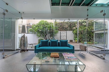 the pentouz lavelle road