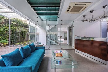 the pentouz lavelle road