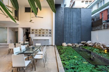 the pentouz lavelle road