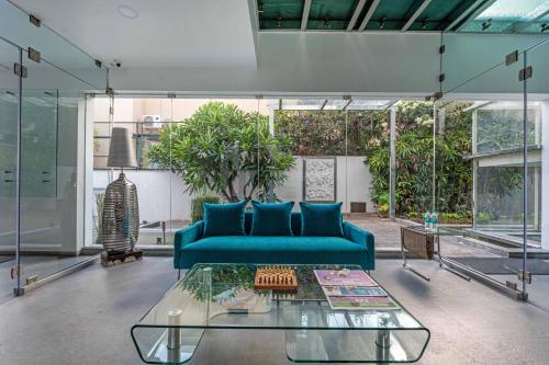 the pentouz lavelle road