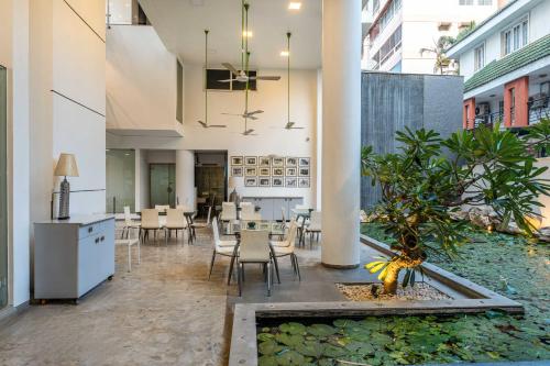 the pentouz lavelle road