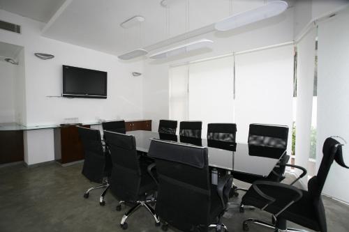 the pentouz lavelle road