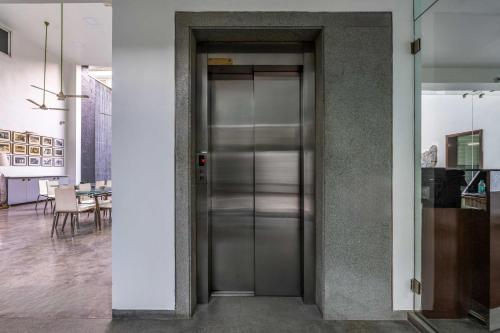 the pentouz lavelle road