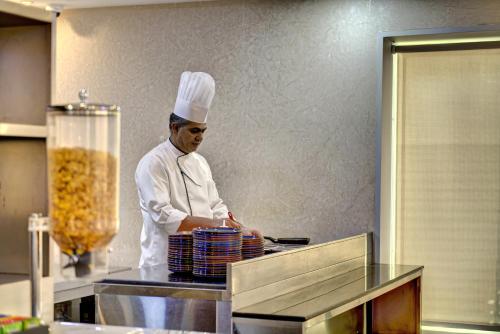 city stay hotel expo centre