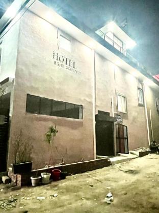 Hotel The Signature,,3 star