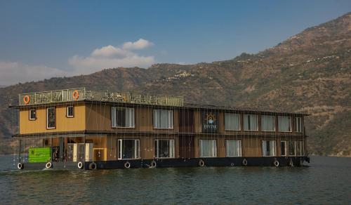 Divine Lake Cruise,,4 star