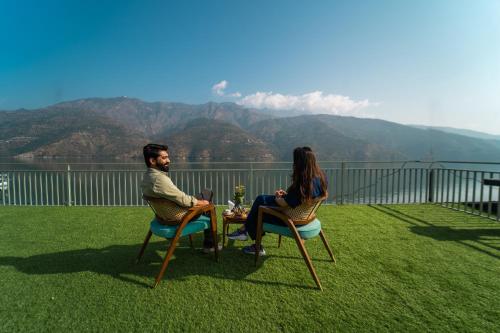 Divine Lake Cruise,,4 star