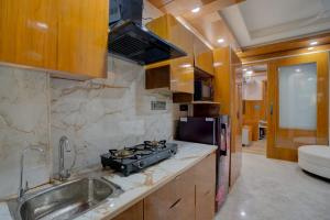 platinum services apartment dlf cyberhub