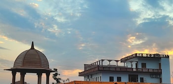 vrindavan garden and hotel