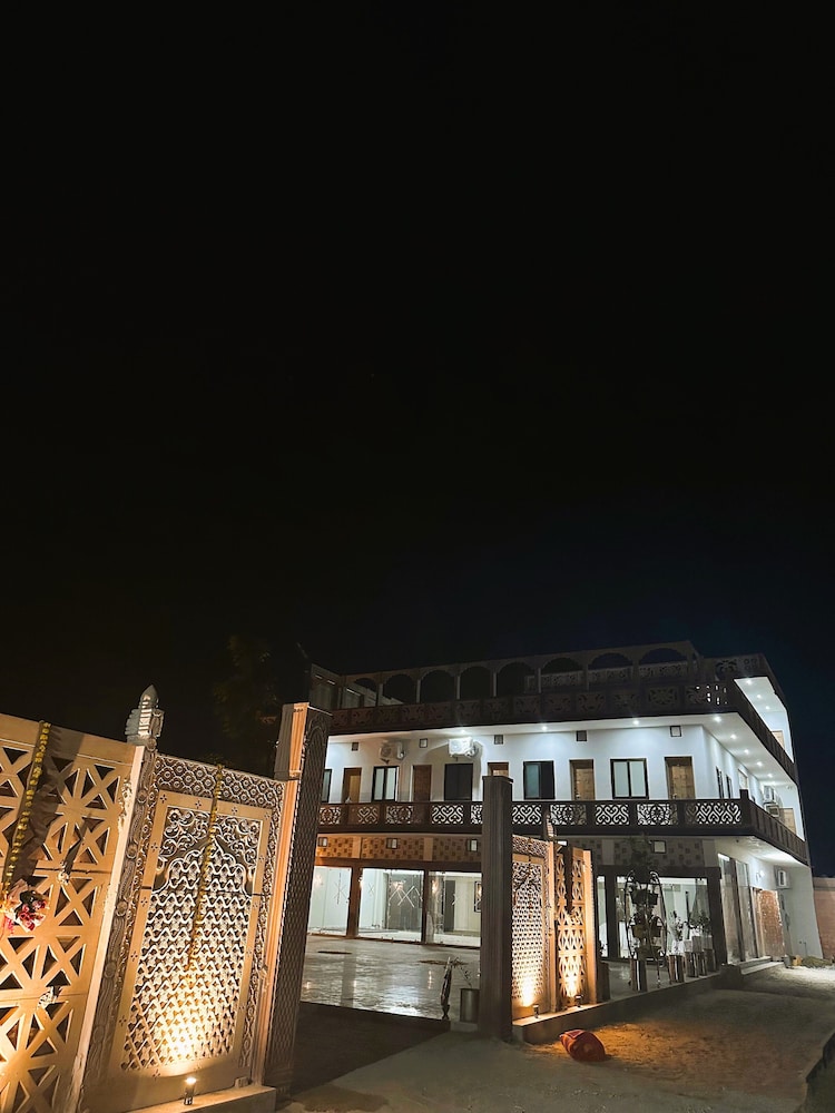 vrindavan garden and hotel