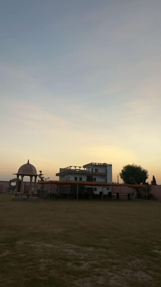 vrindavan garden and hotel