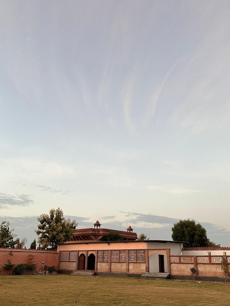 vrindavan garden and hotel