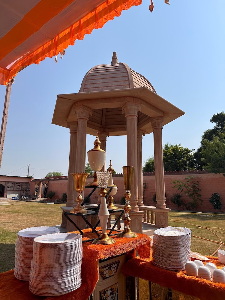 vrindavan garden and hotel