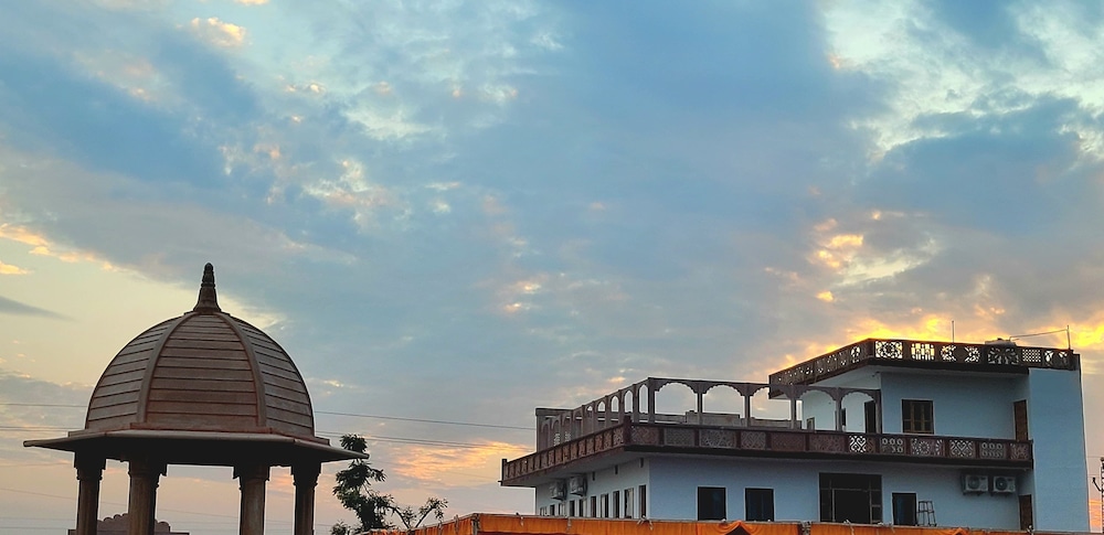 vrindavan garden and hotel