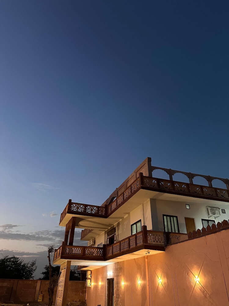 vrindavan garden and hotel