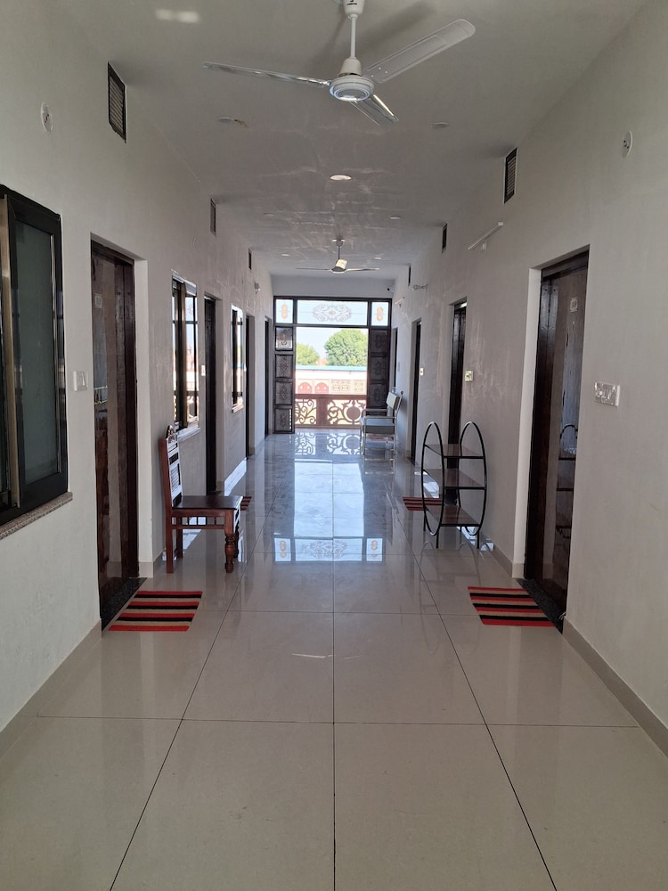 vrindavan garden and hotel