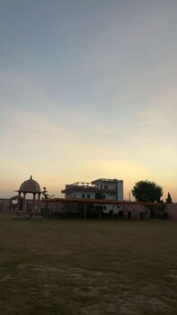 vrindavan garden and hotel