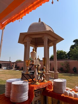 vrindavan garden and hotel