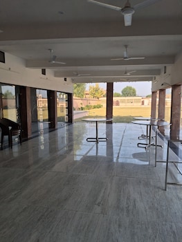 vrindavan garden and hotel