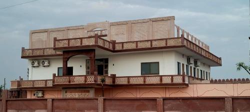 Vrindavan Garden & Hotel,,2 star