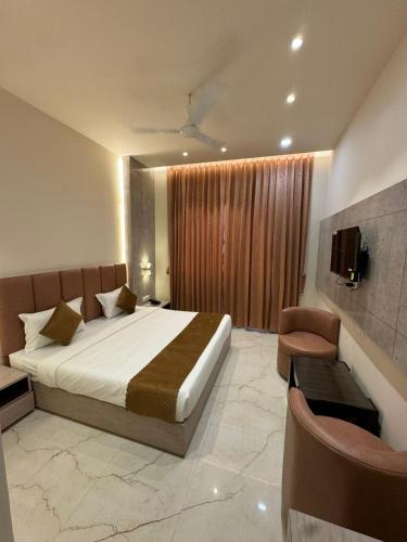 Sethi Grand Hotel,,3 star