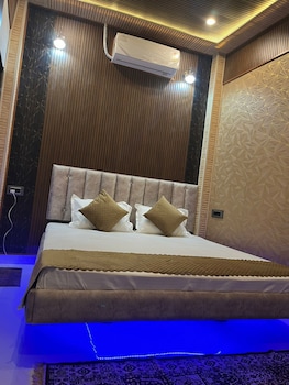 om nilay paying guest house by grb