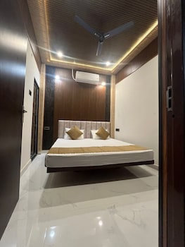 om nilay paying guest house by grb