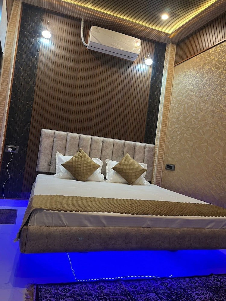 om nilay paying guest house by grb