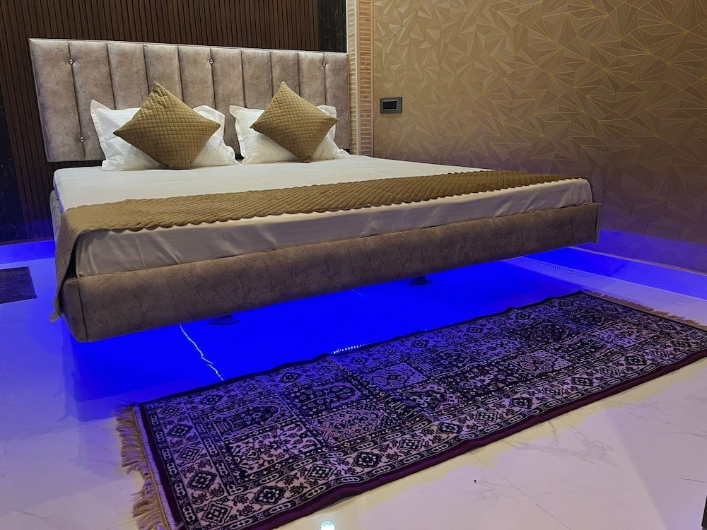 om nilay paying guest house by grb