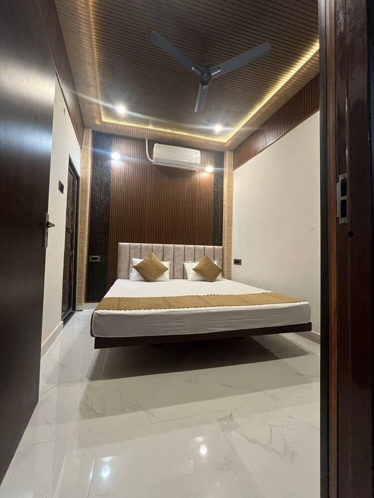 om nilay paying guest house by grb