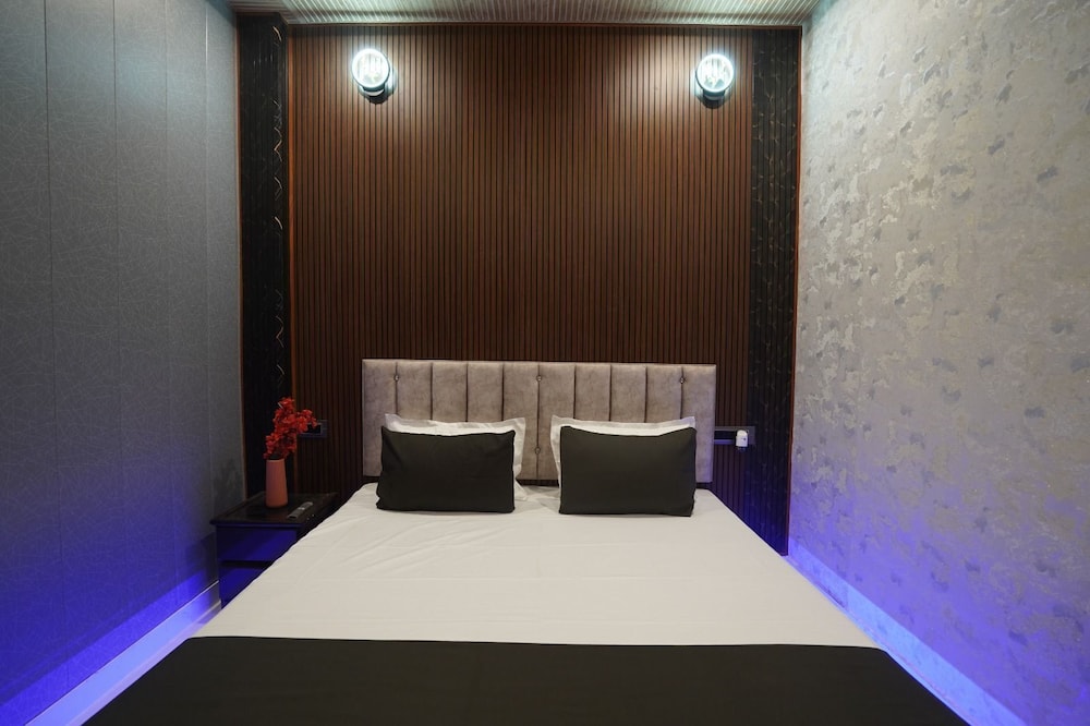 om nilay paying guest house by grb