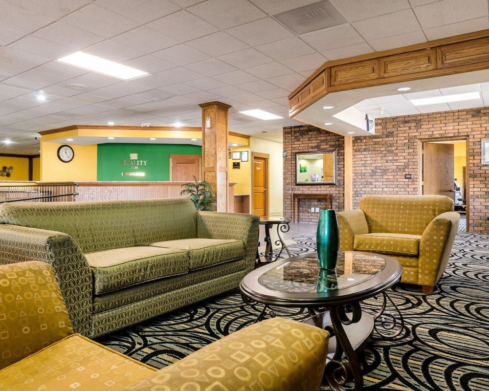 quality inn liberal