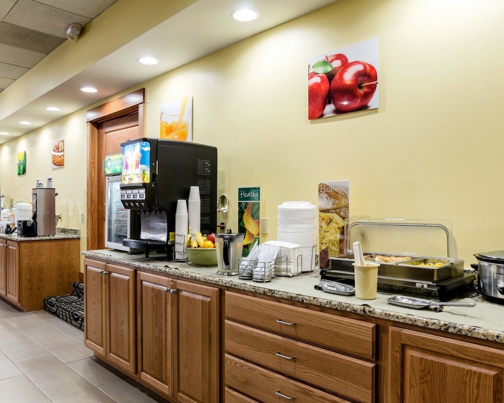 quality inn liberal
