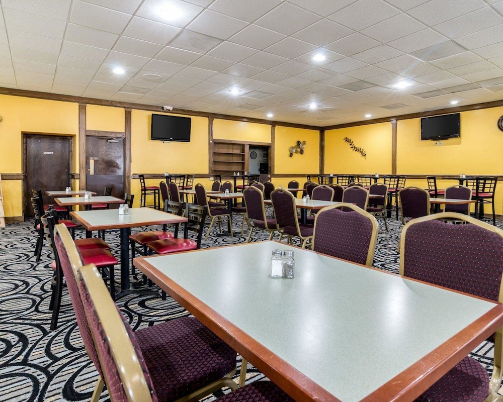 quality inn liberal