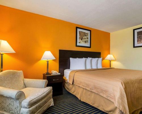 quality inn liberal