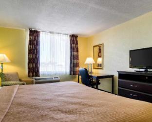 quality inn liberal