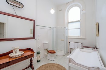 American Hotel Creswick,,3 star