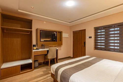 Serenity Suites,,2 star