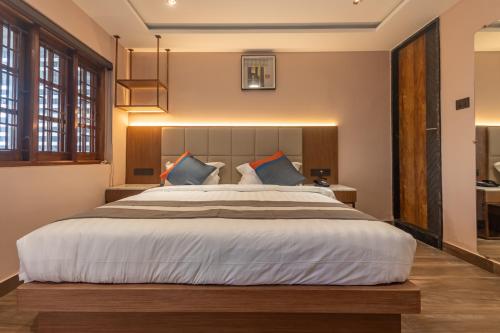 Serenity Suites,,2 star